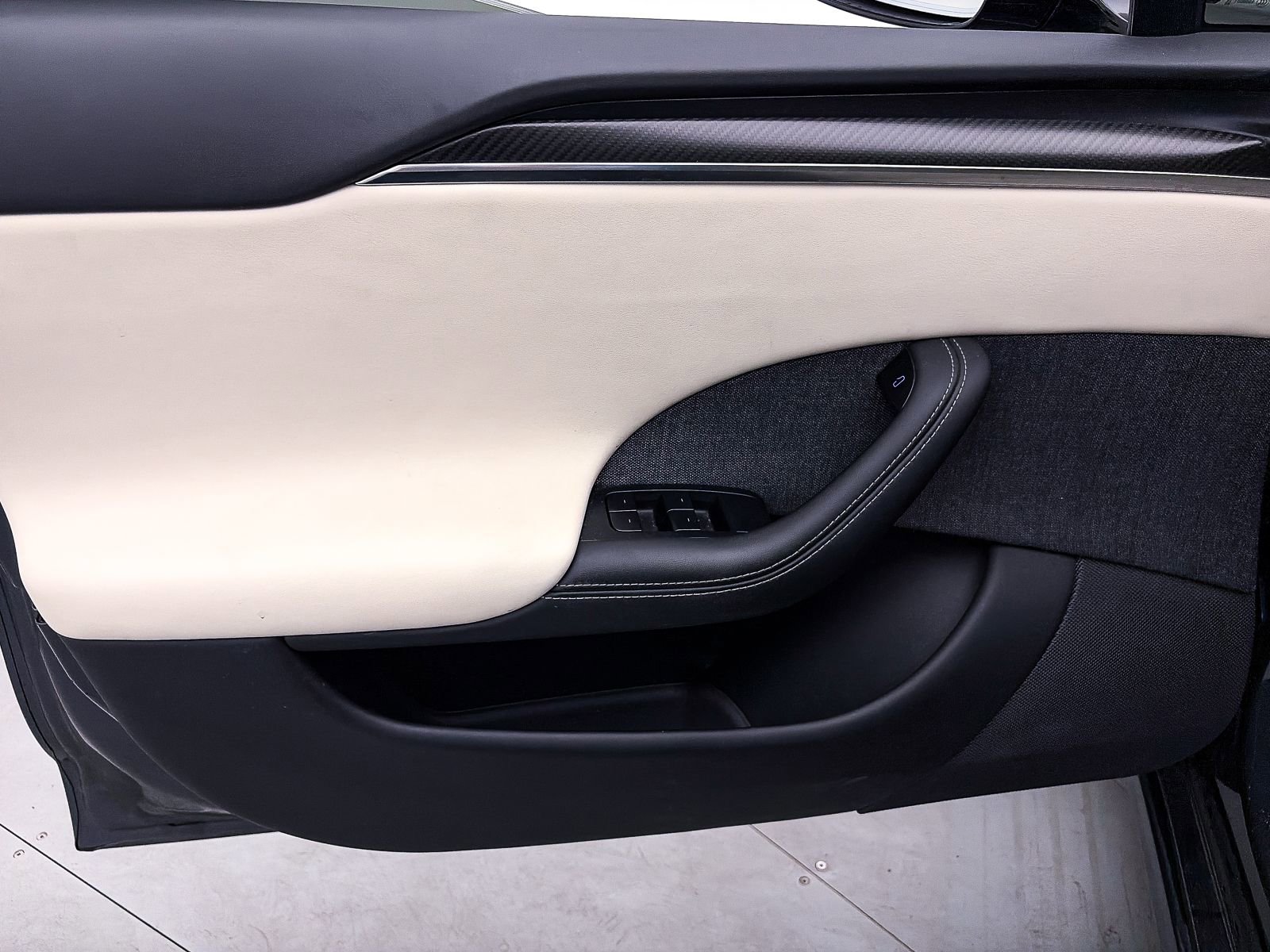 Used 2021 Tesla Model S Plaid image 15