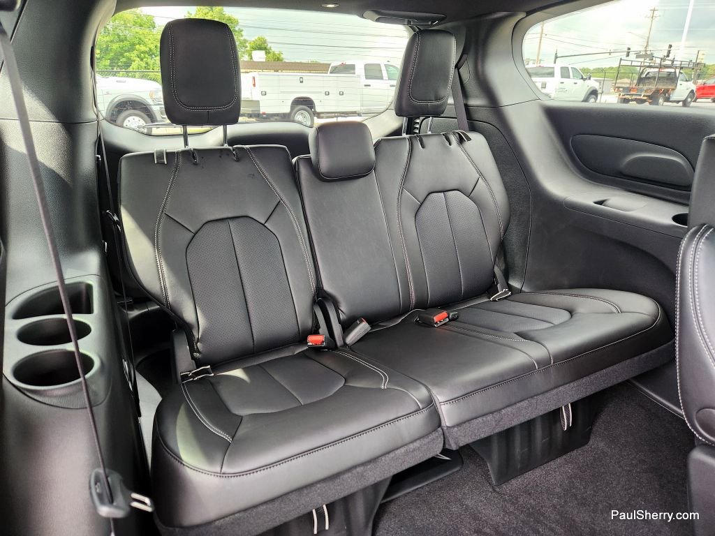 New 2026 Chrysler Pacifica Select image 40