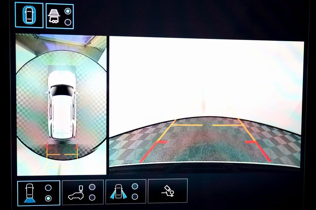 Used 2026 GMC Yukon AT4 Ultimate w/ LPO, Floor Liner Package image 35