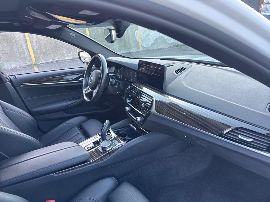 Used 2022 BMW 530i w/ M Sport Package RWD image 15