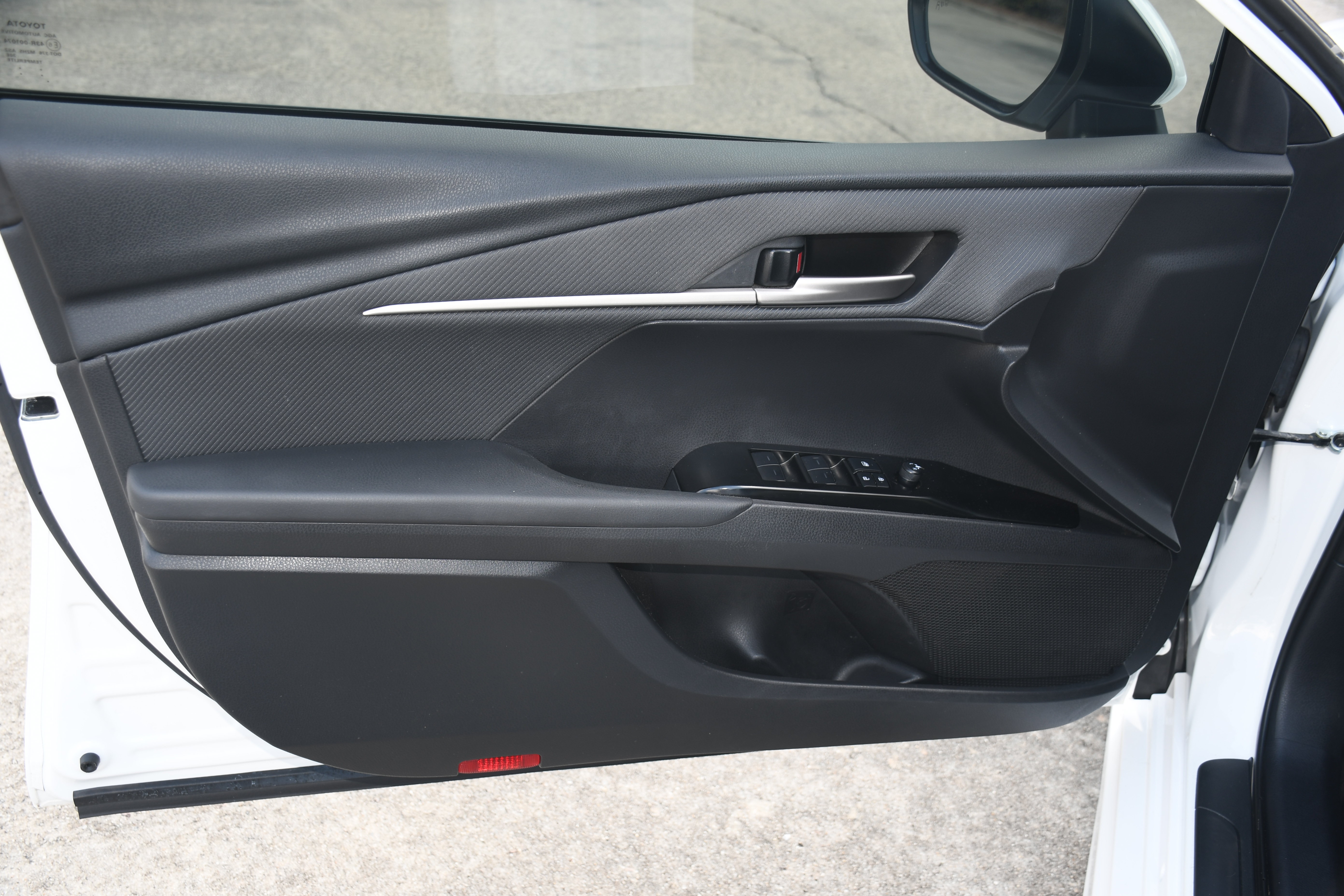 Certified 2025 Toyota Camry SE FWD image 9