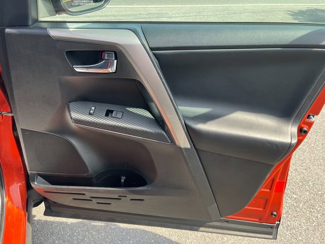 Used 2015 Toyota RAV4 Limited image 29