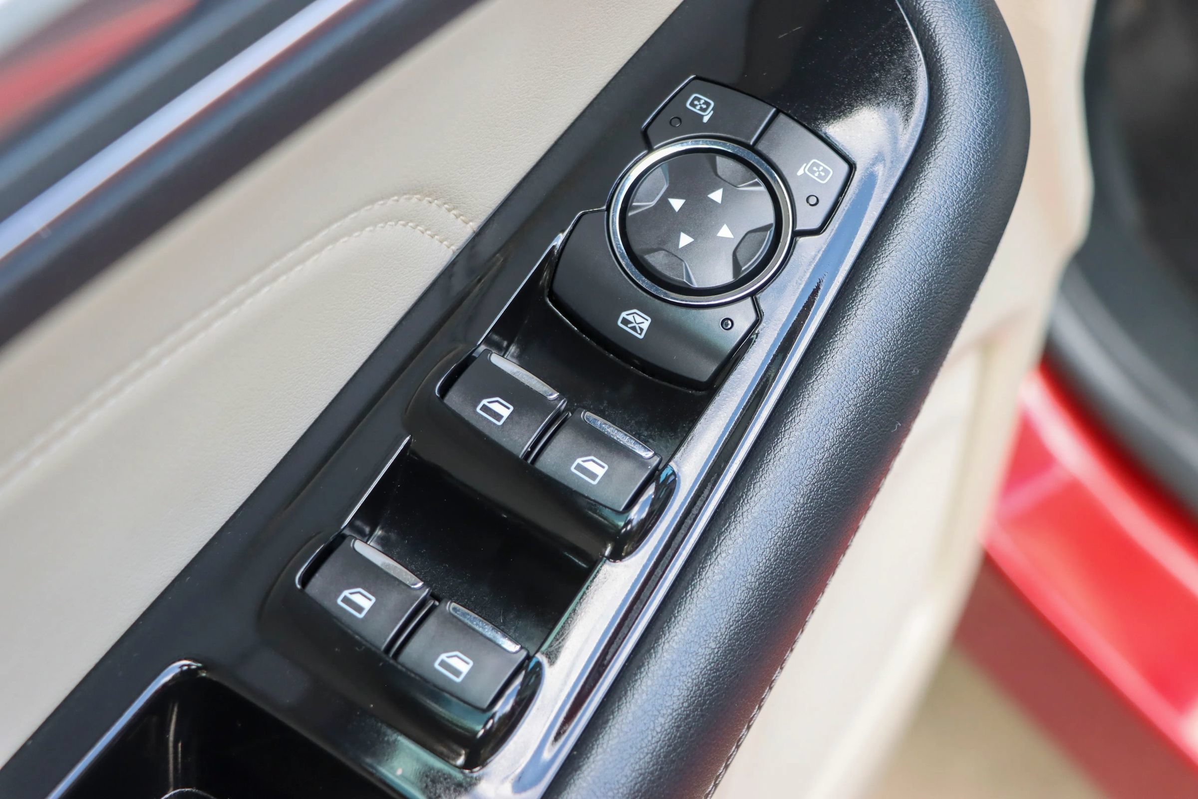 Used 2019 Ford Edge Titanium w/ Equipment Group 301A FWD image 14