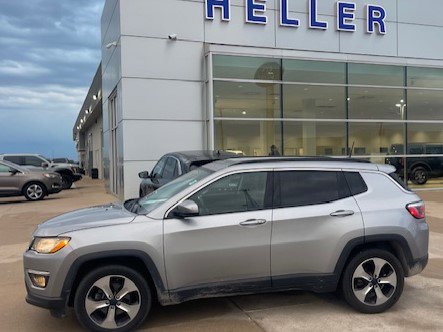 Used 2018 Jeep Compass Latitude w/ Popular Equipment Group FWD image 3