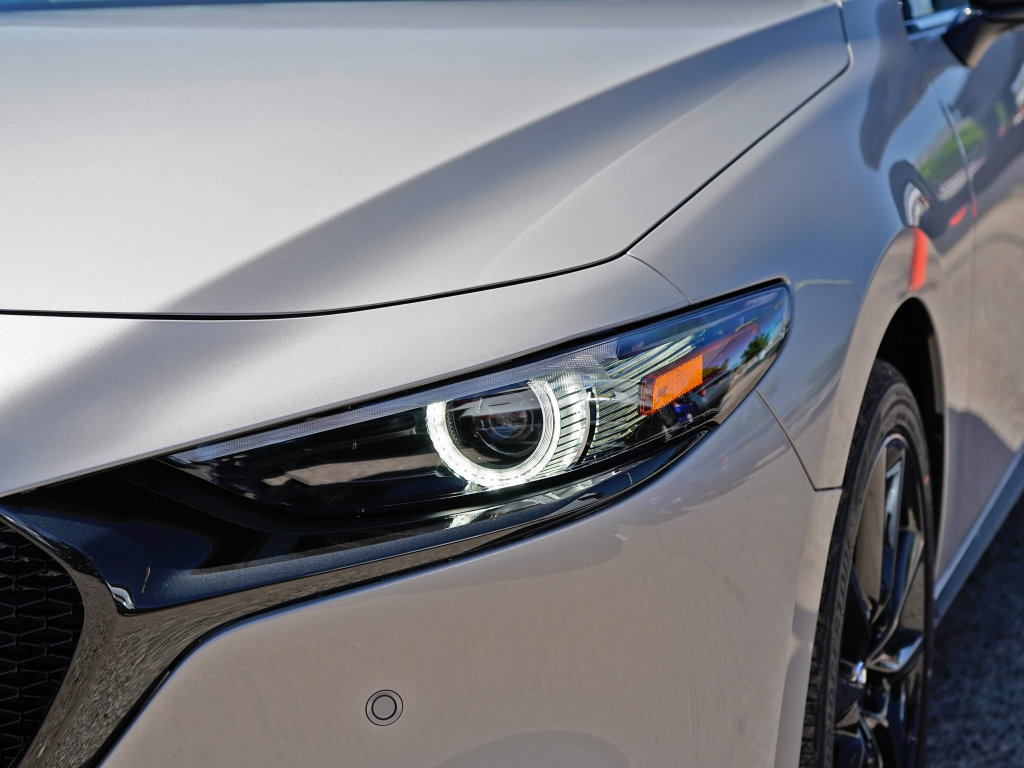 New 2026 MAZDA MAZDA3 Hatchback w/Premium Plus Pkg AWD/4WD image 4