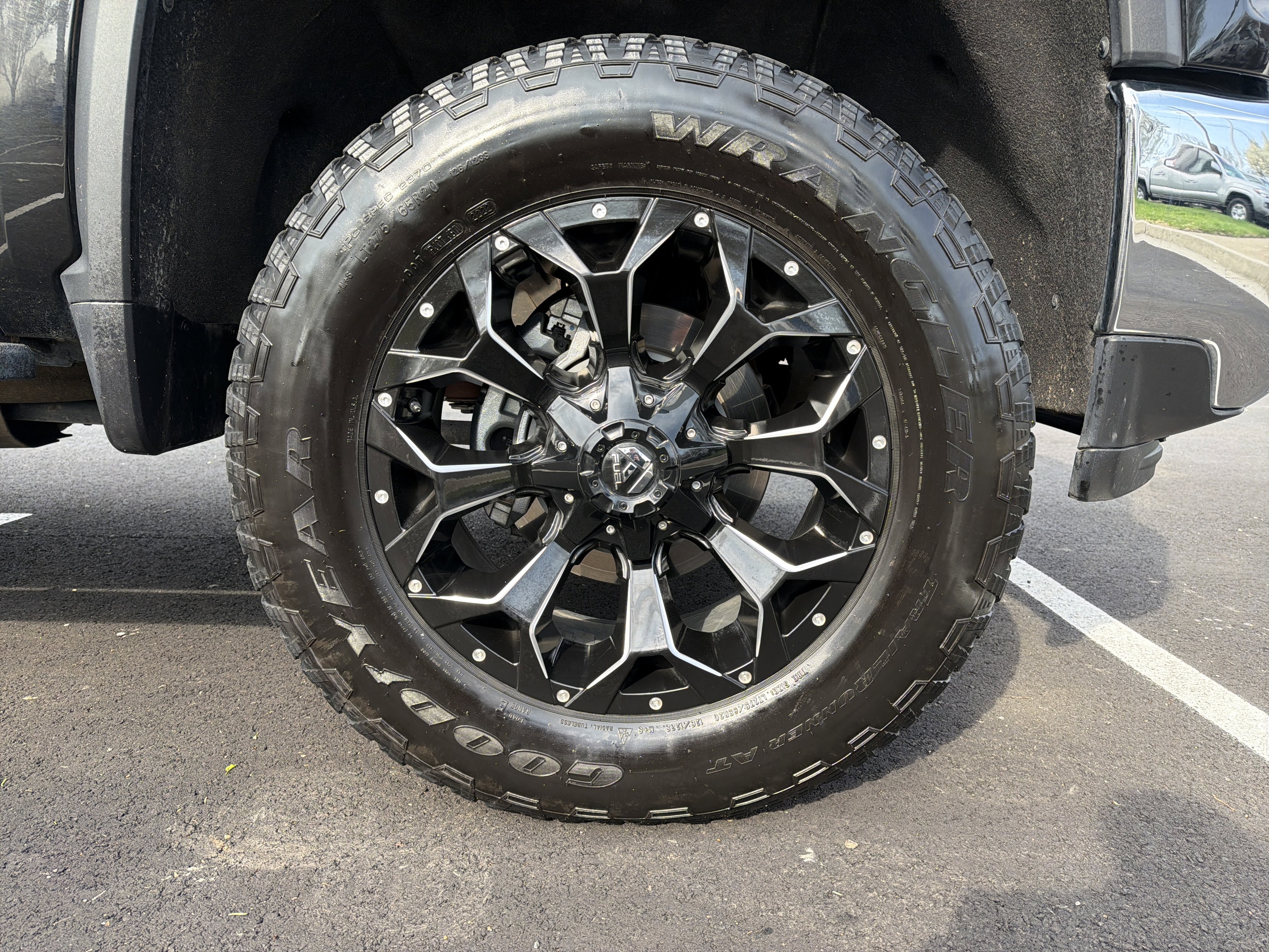 Used 2022 Chevrolet Silverado 2500 LTZ w/ LTZ Premium Package image 13