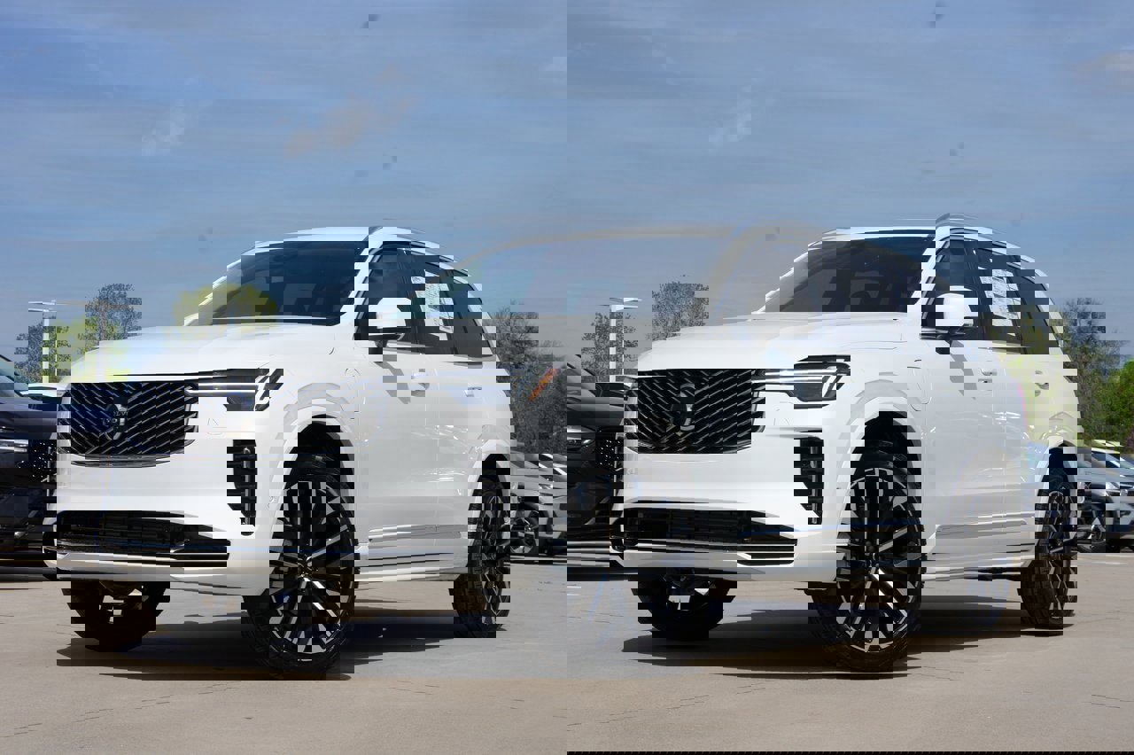 New 2025 Volvo XC90 T8 Plus w/ Protection Package Premier