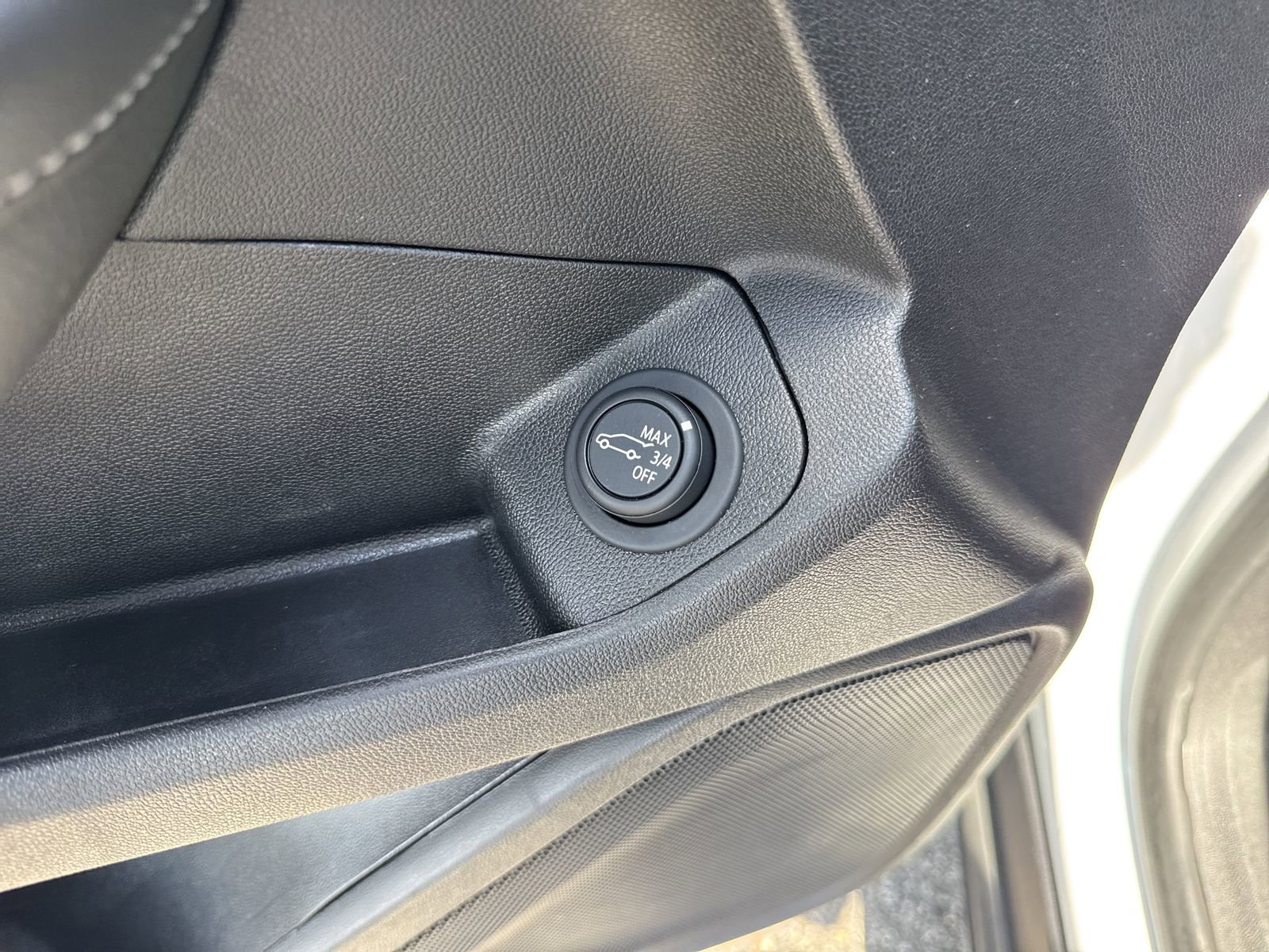 Used 2023 GMC Terrain SLE w/ Driver Convenience Package AWD/4WD image 17