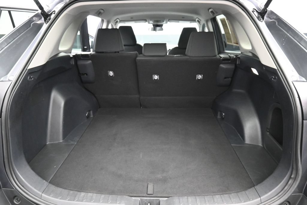 Used 2025 Toyota RAV4 LE AWD/4WD image 28