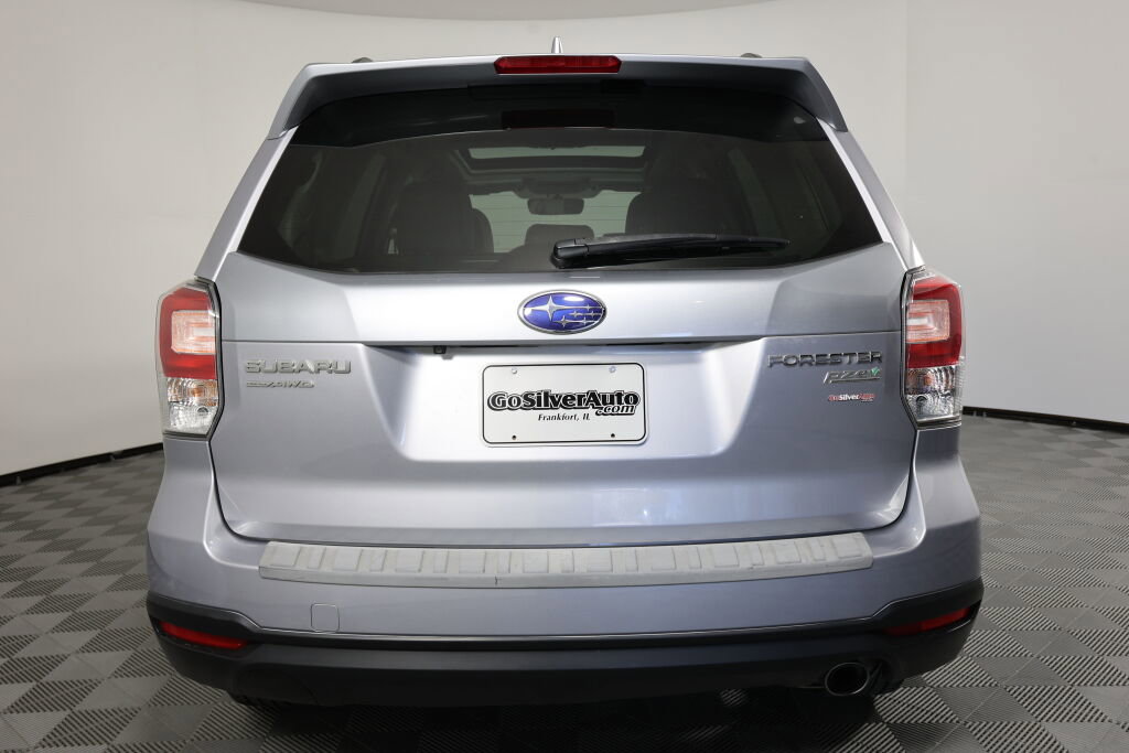 Used 2017 Subaru Forester 2.5i Touring image 3