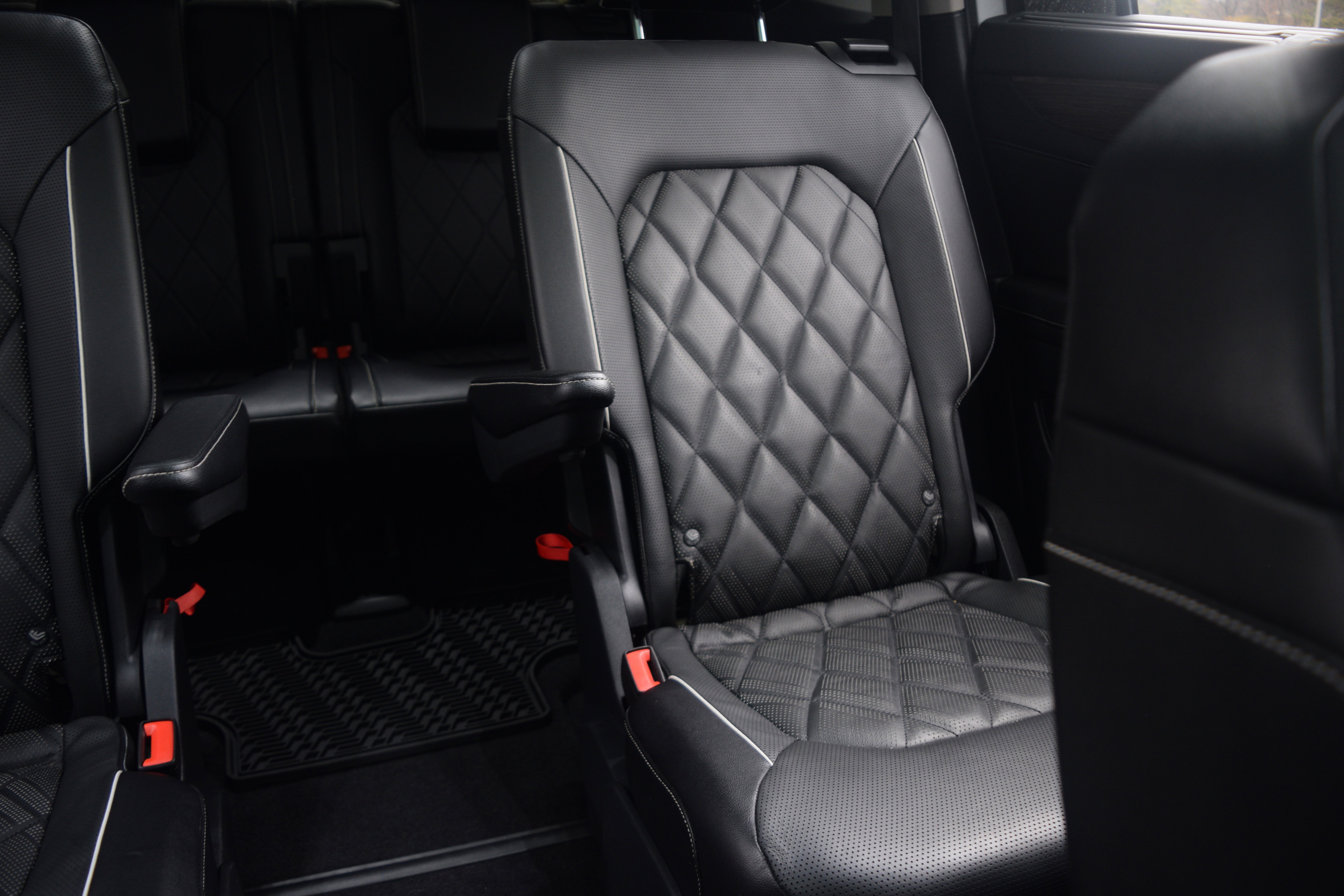 Used 2024 Volkswagen Atlas SEL Premium R-Line image 18