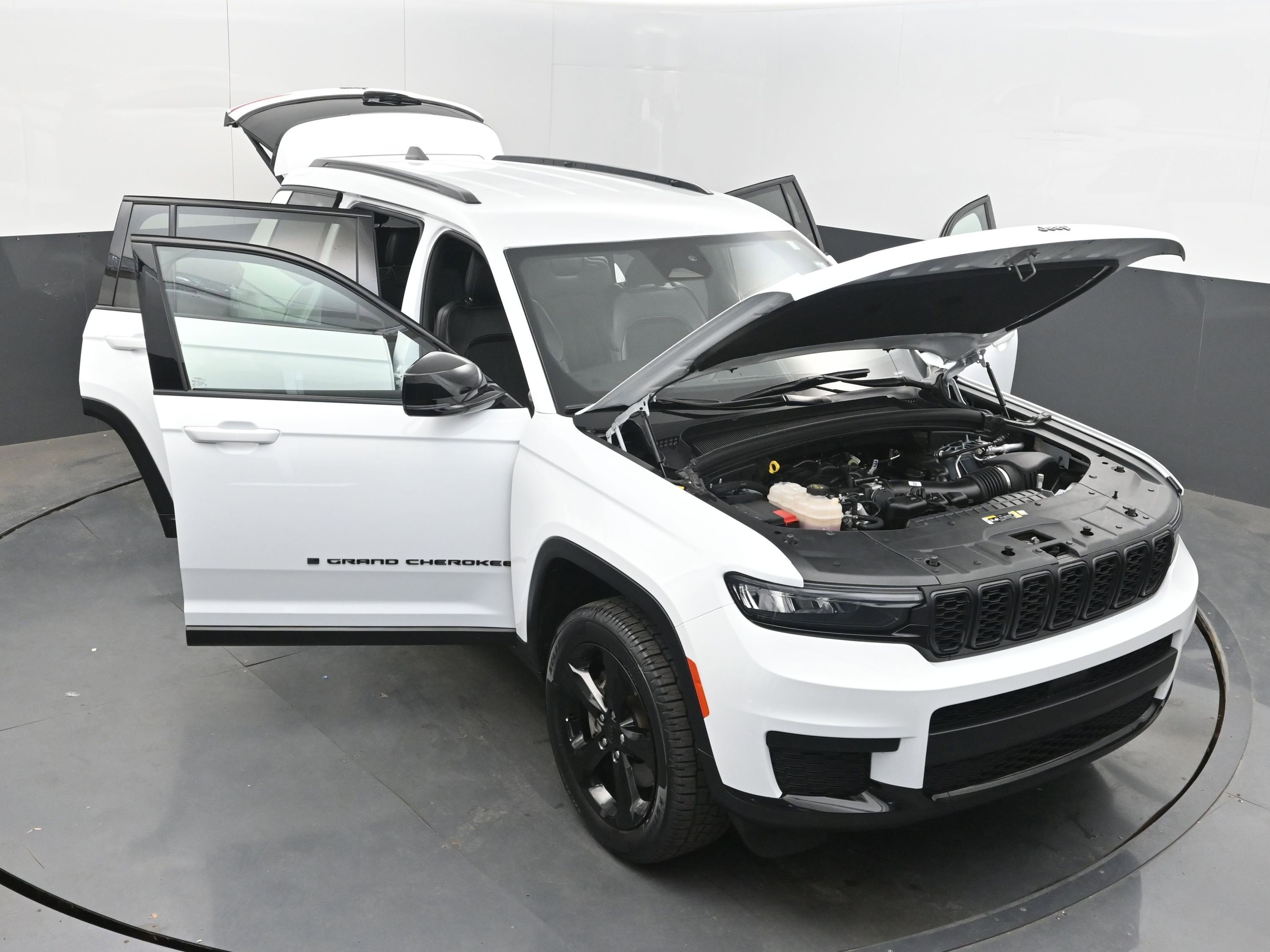 Used 2024 Jeep Grand Cherokee L Laredo image 35