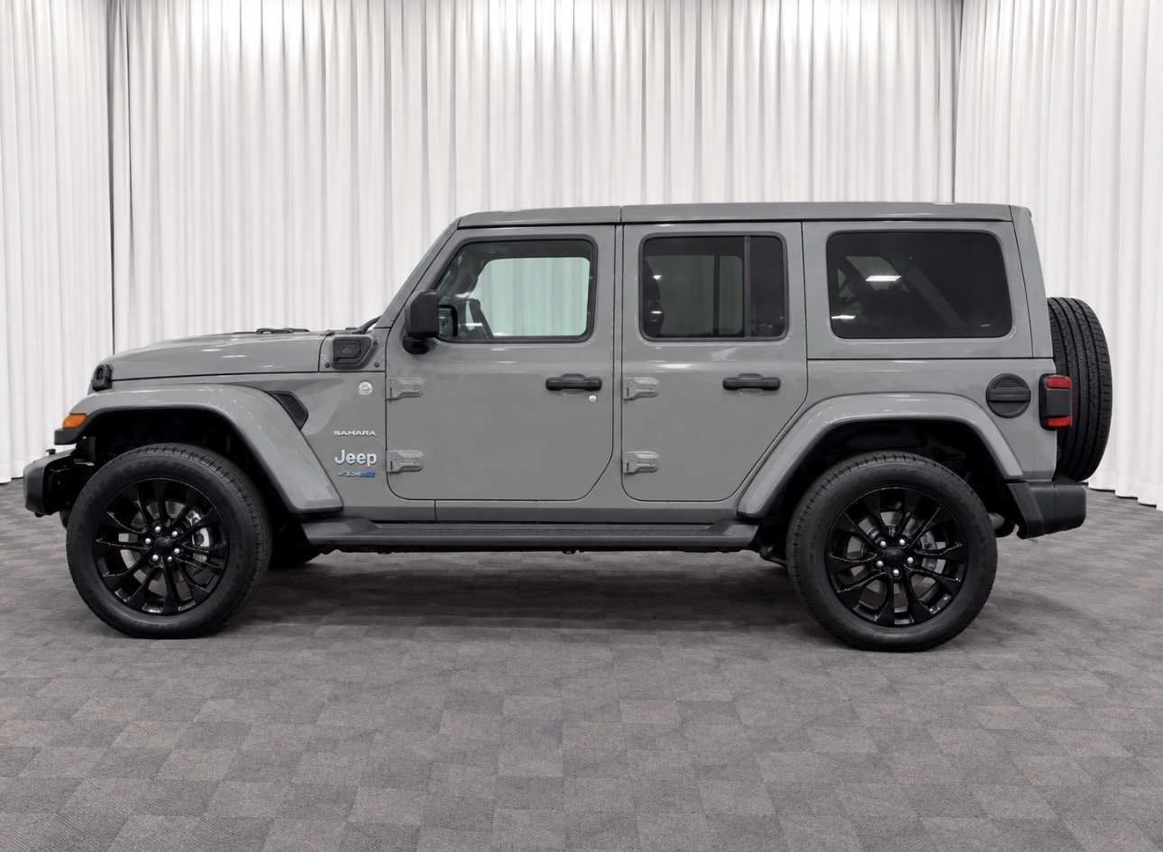 Used 2021 Jeep Wrangler Unlimited Sahara w/ Cold Weather Group AWD/4WD image 6
