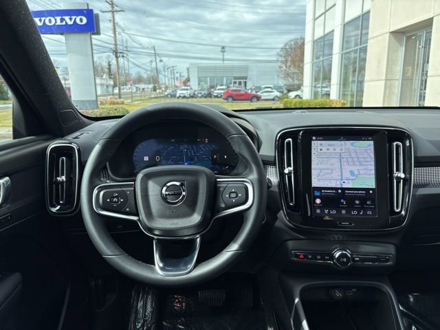 Used 2025 Volvo XC40 B5 Plus image 20