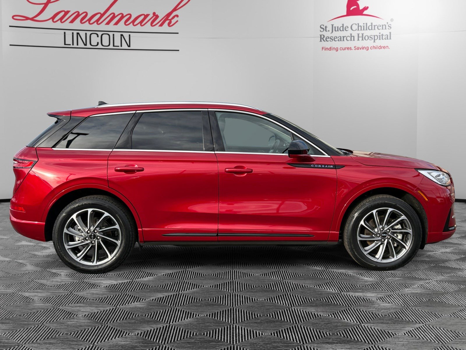 Certified 2024 Lincoln Corsair Grand Touring AWD/4WD image 6