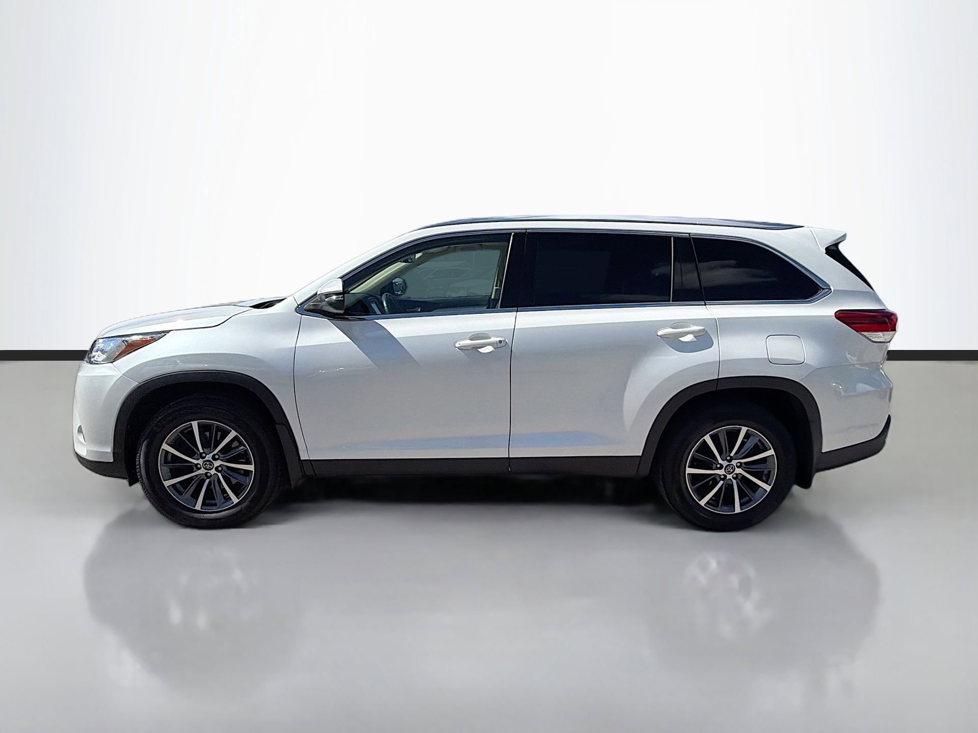 Used 2019 Toyota Highlander XLE image 7