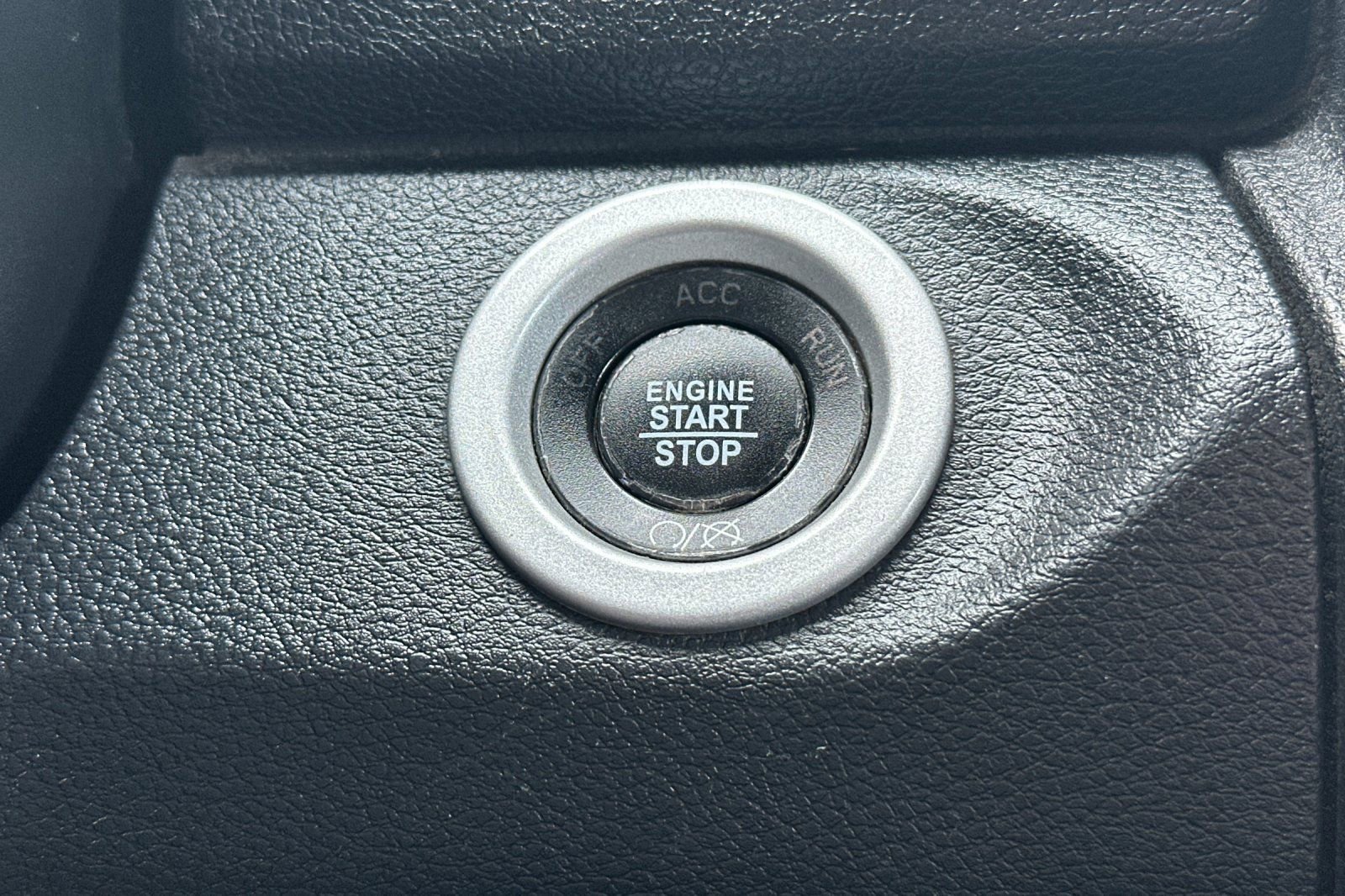 Used 2017 RAM 1500 Limited image 31