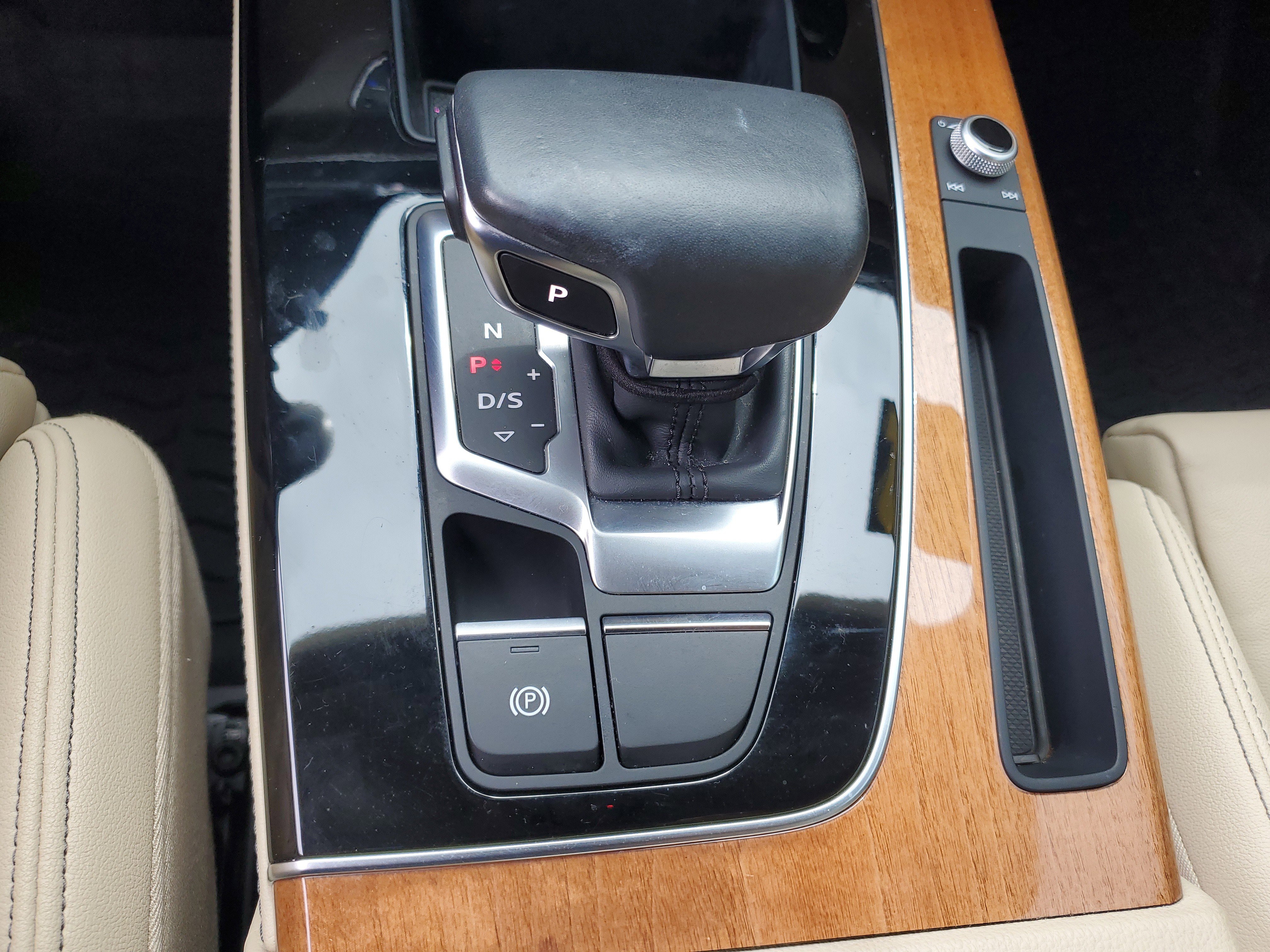 Used 2022 Audi Q5 e Premium Plus image 27