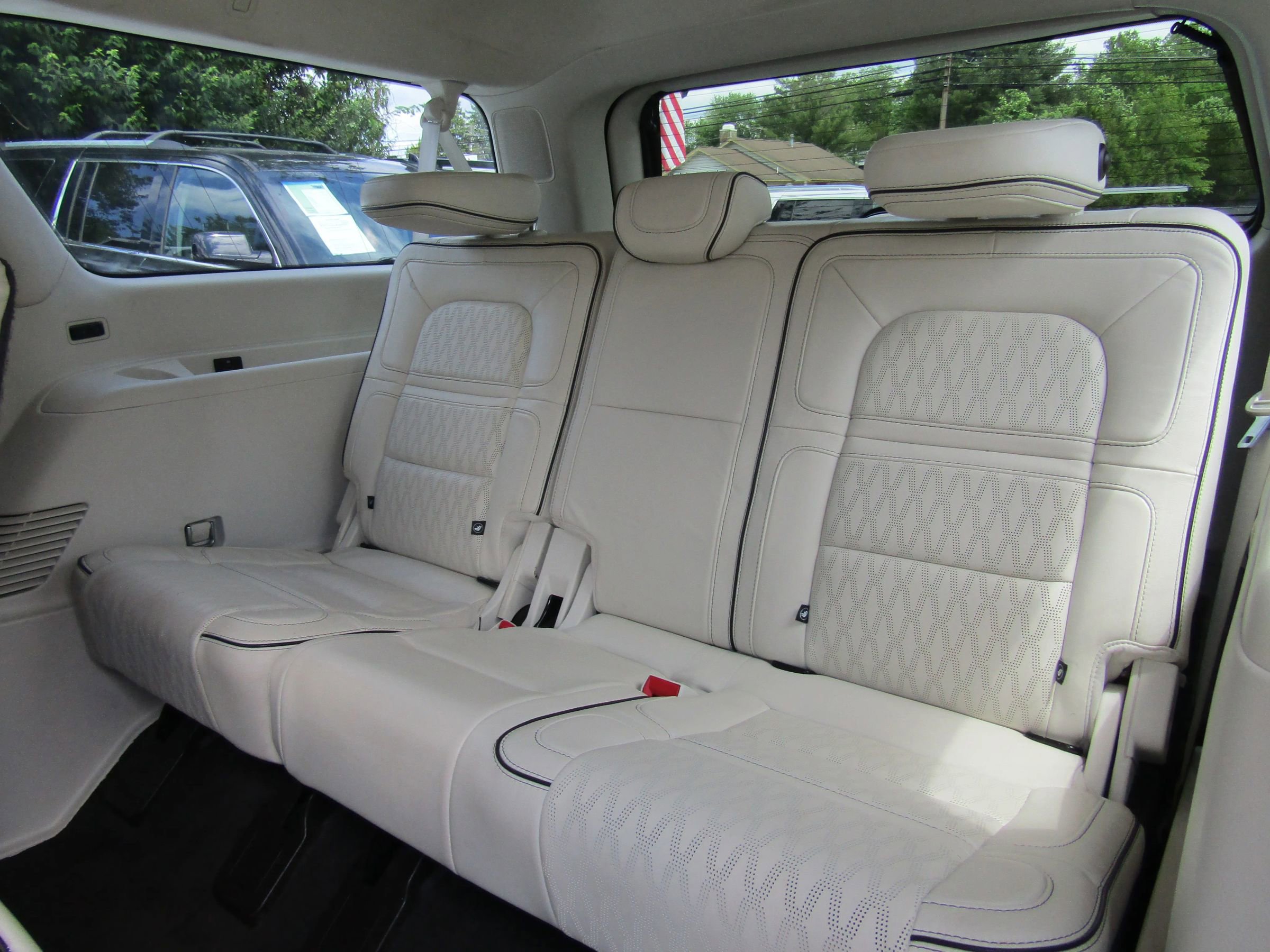 Used 2020 Lincoln Navigator L Black Label w/ Cargo Convenience Package AWD/4WD image 12