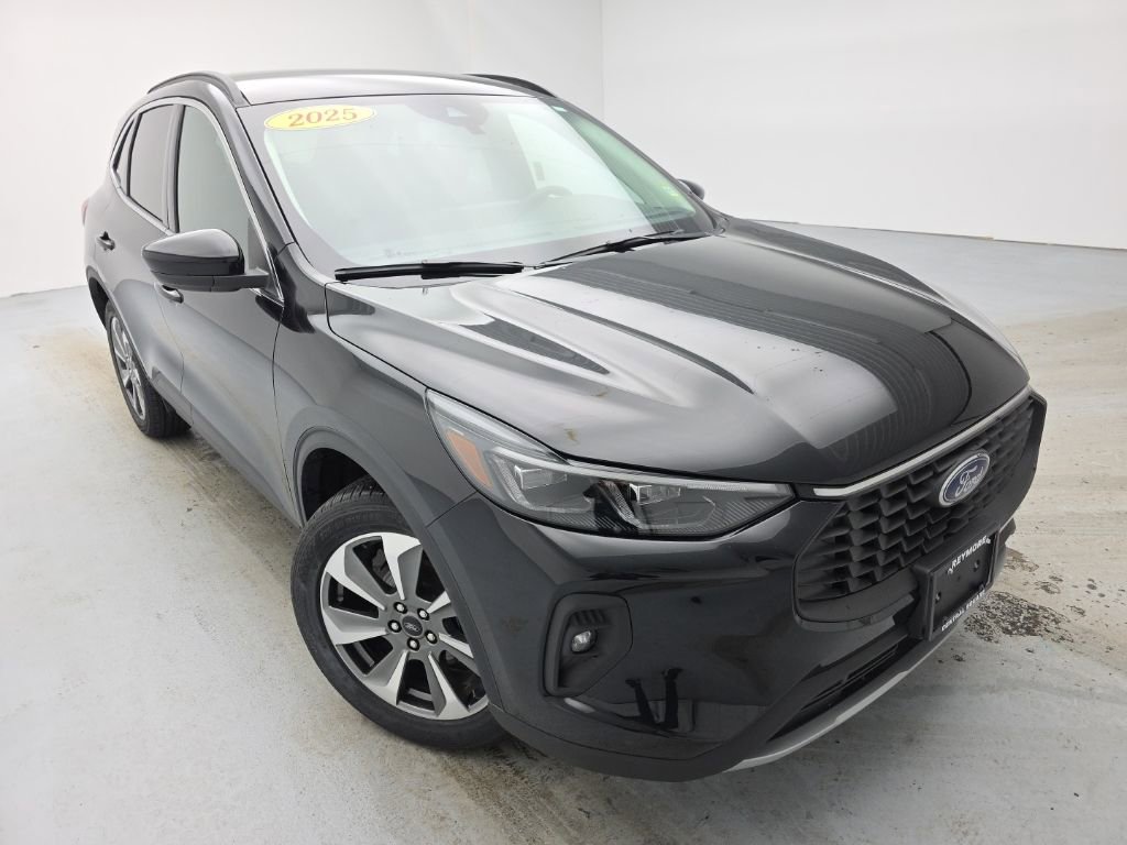 Used 2025 Ford Escape Platinum image 3