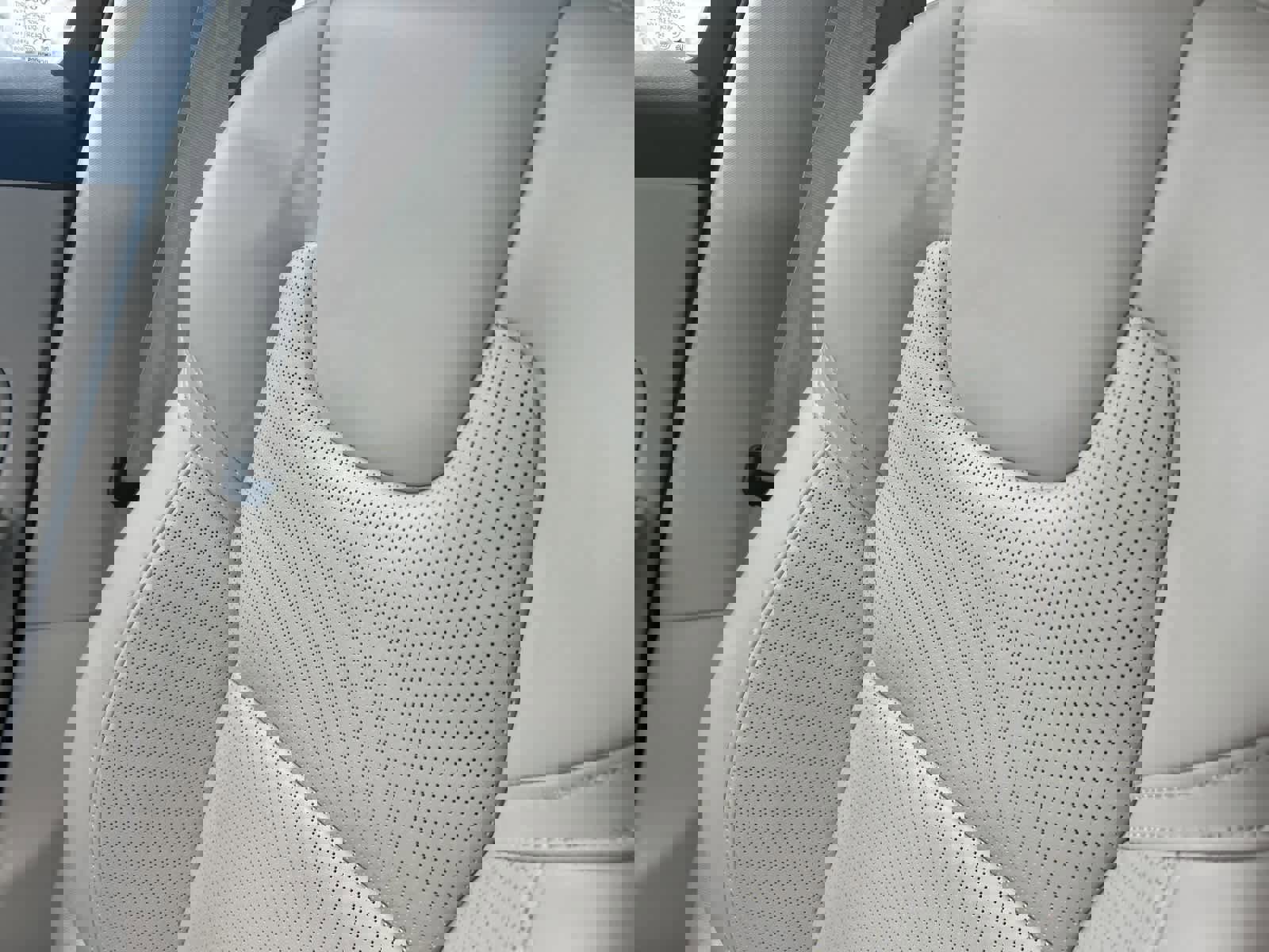 Used 2023 Volvo XC60 B5 Ultimate image 44