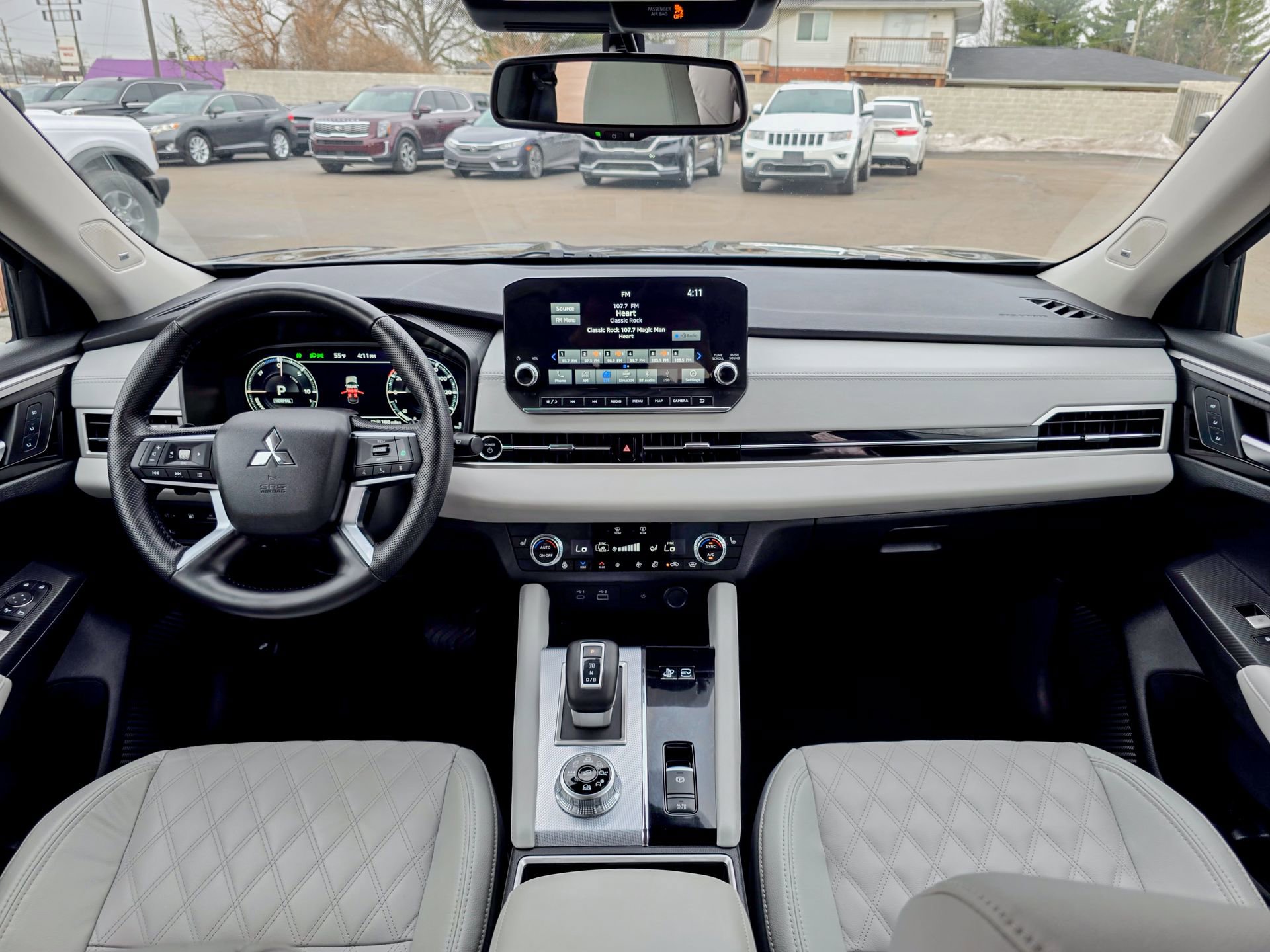 Used 2024 Mitsubishi Outlander SEL image 34