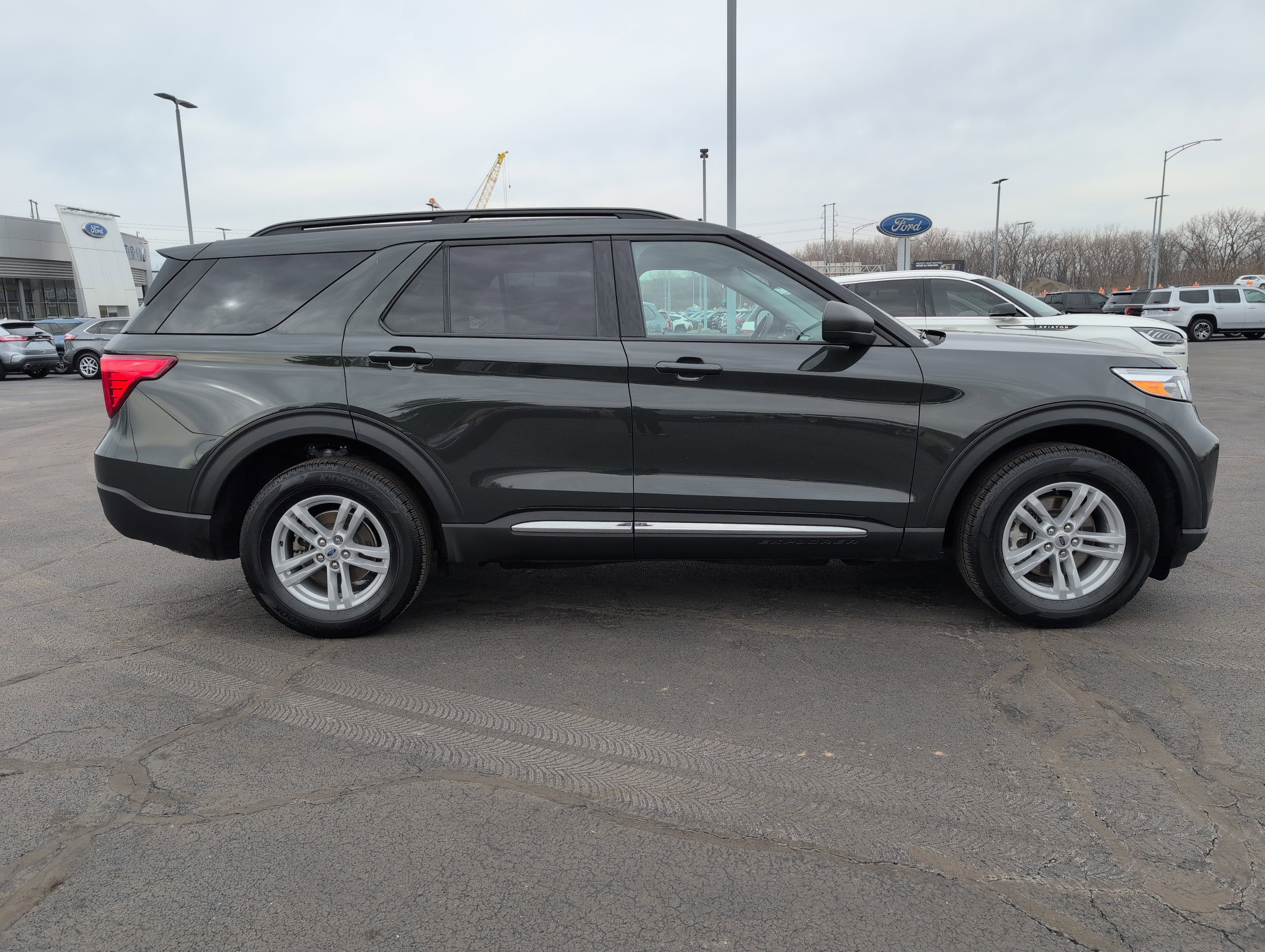 Used 2024 Ford Explorer XLT w/ Equipment Group 202A image 6