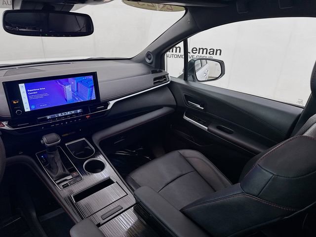 Used 2025 Toyota Sienna XSE w/ XSE Plus Package image 24