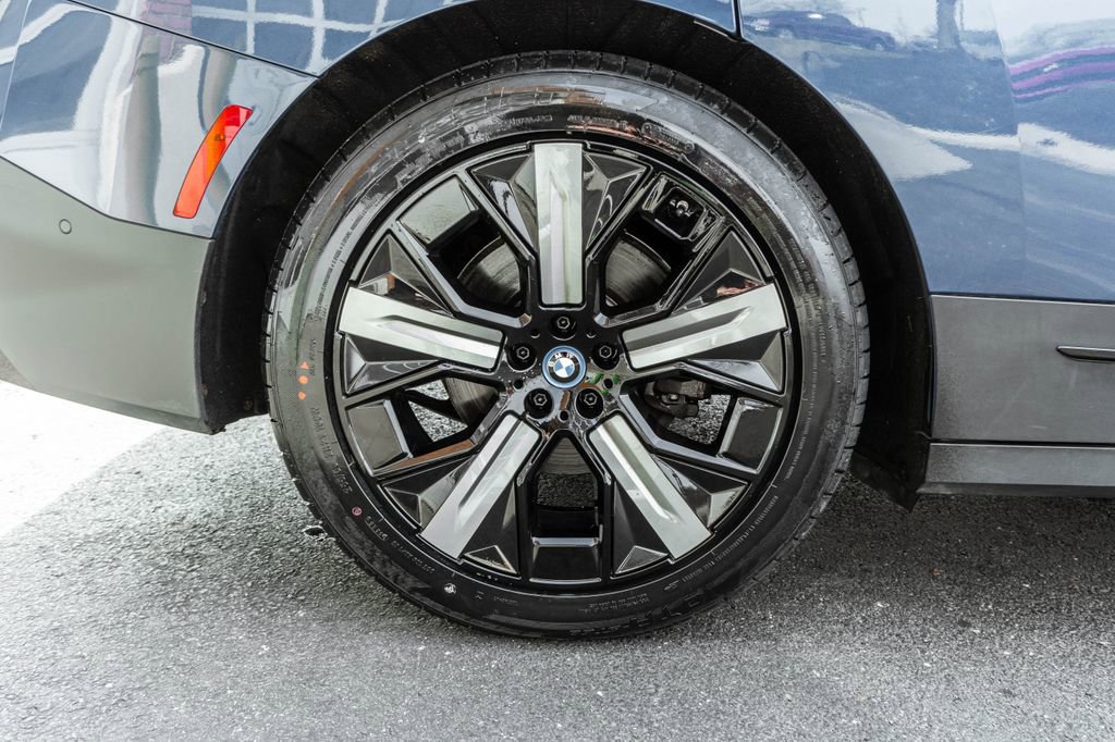 Used 2023 BMW iX xDrive50 w/ Premium Package AWD/4WD image 38
