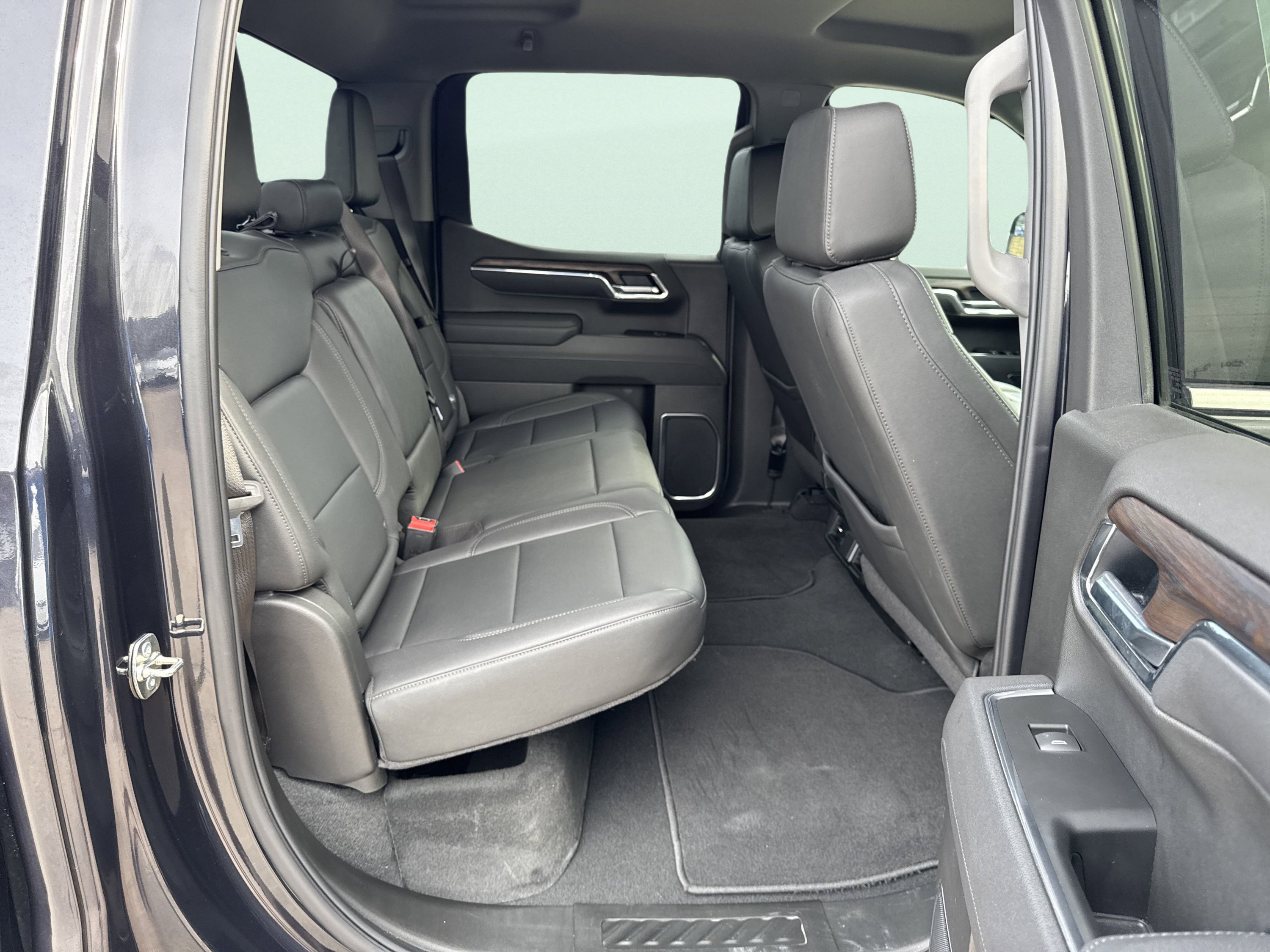 Used 2025 GMC Sierra 1500 SLT image 35