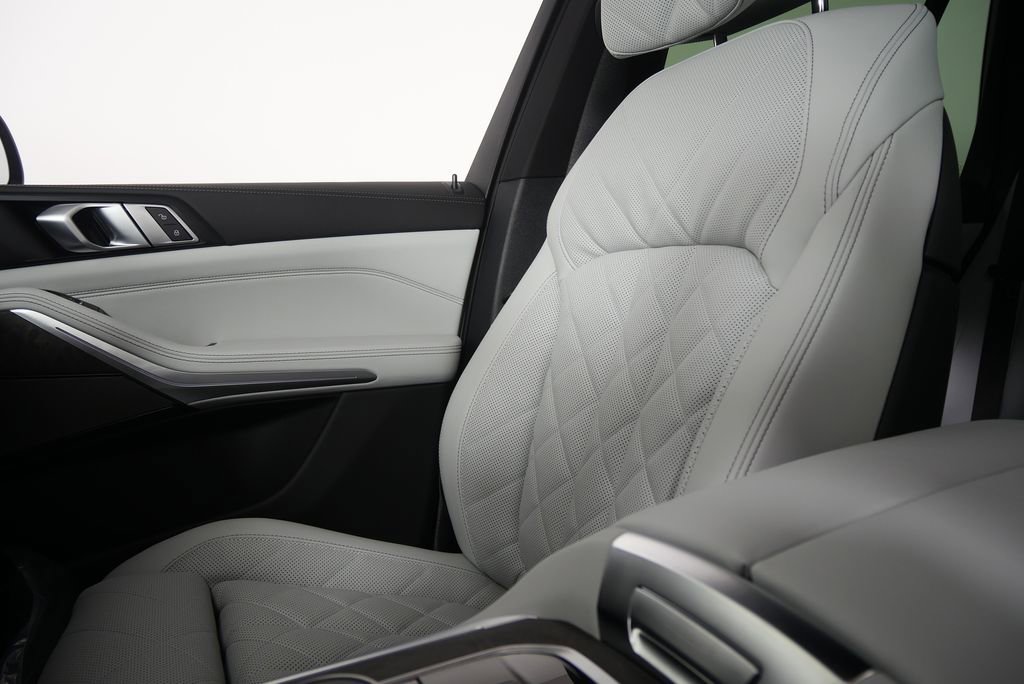 Used 2026 BMW X5 xDrive40i w/ Climate Comfort Package image 22