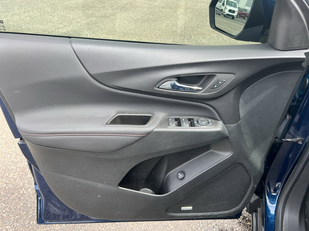 Used 2022 Chevrolet Equinox RS w/ RS Leather Package image 18