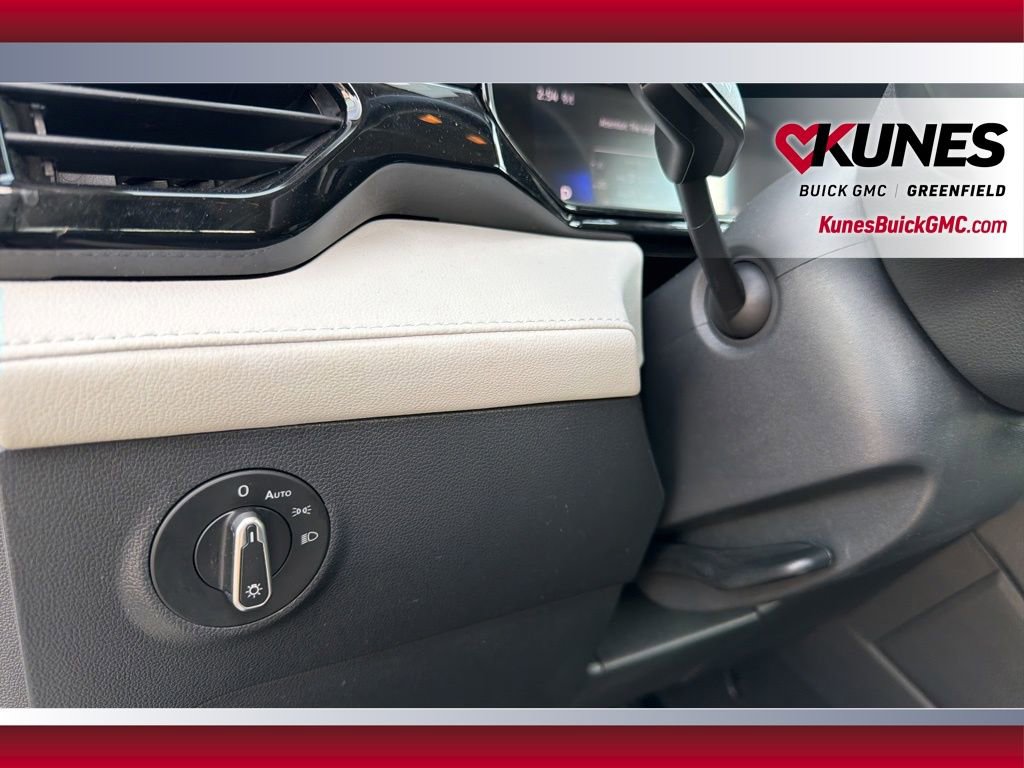 Used 2025 Volkswagen Taos S AWD/4WD image 17