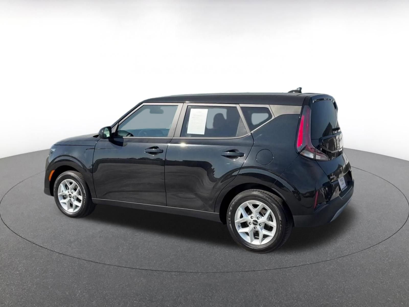 Used 2025 Kia Soul LX w/ LX Technology Package image 10