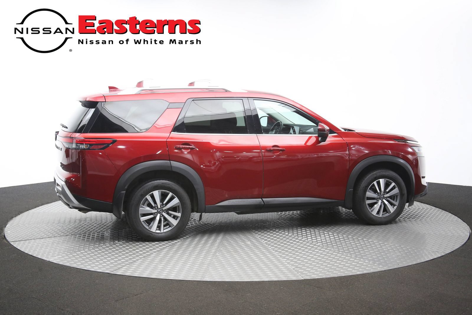 Used 2023 Nissan Pathfinder SL w/ Lighting Package (N92) AWD/4WD image 39