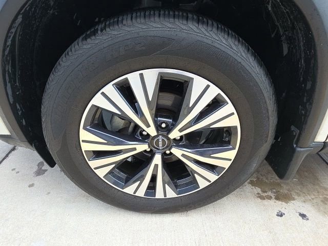 Used 2023 Nissan Rogue SV image 11