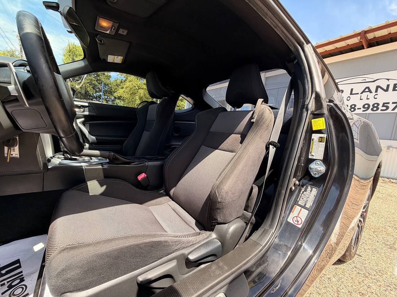 Used 2017 Toyota 86 RWD image 11