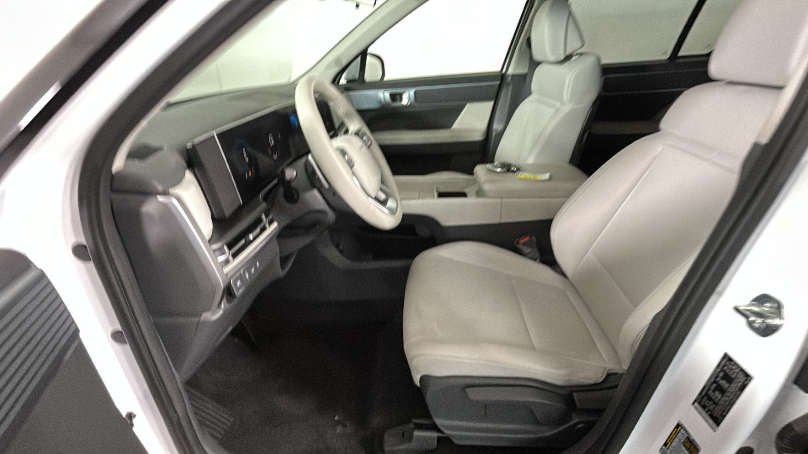 Used 2025 Hyundai Santa Fe SE FWD image 14
