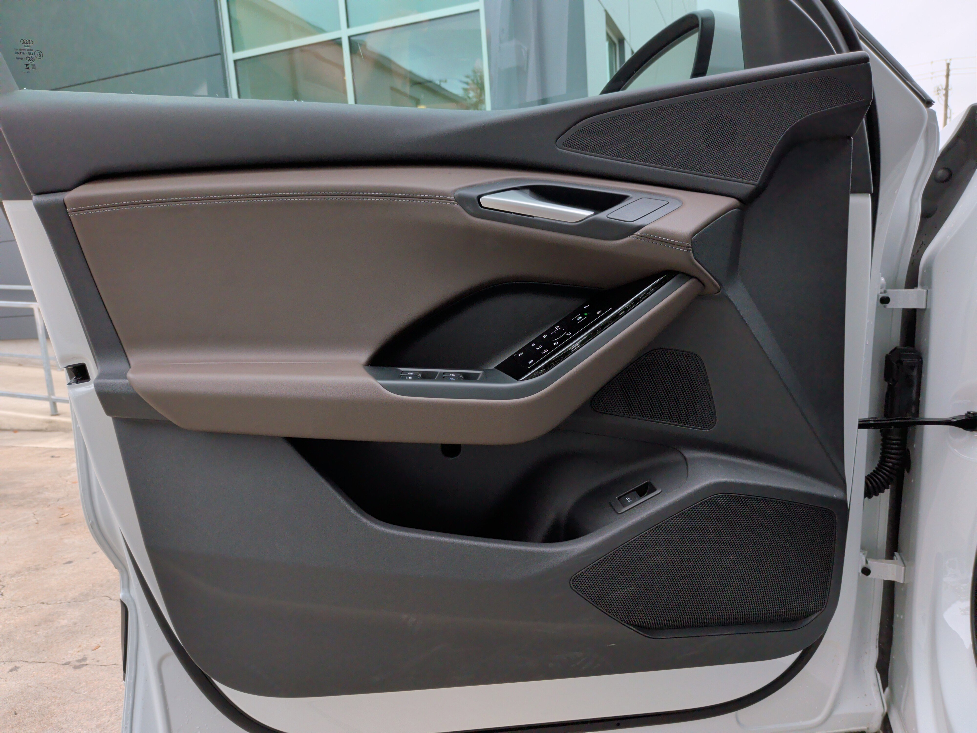 Certified 2025 Audi Q6 e-tron Premium w/ Convenience Package RWD image 24