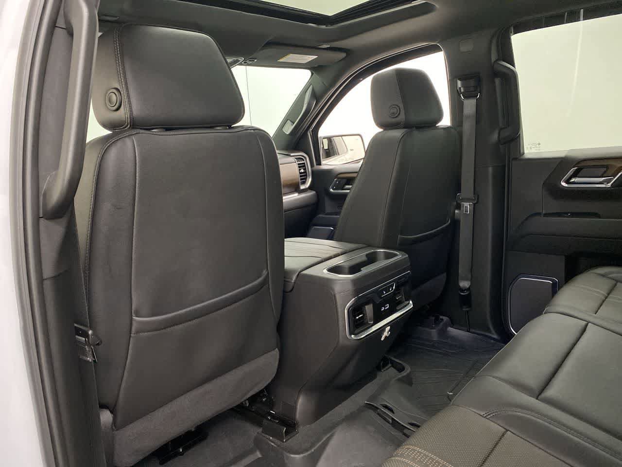 Used 2024 Chevrolet Silverado 1500 High Country w/ Technology Package AWD/4WD image 15