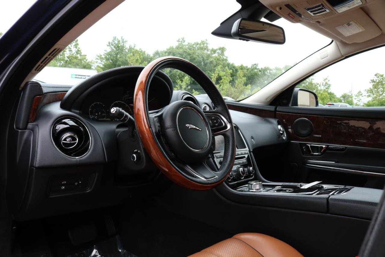 Used 2017 Jaguar XJ R-Sport AWD/4WD image 25