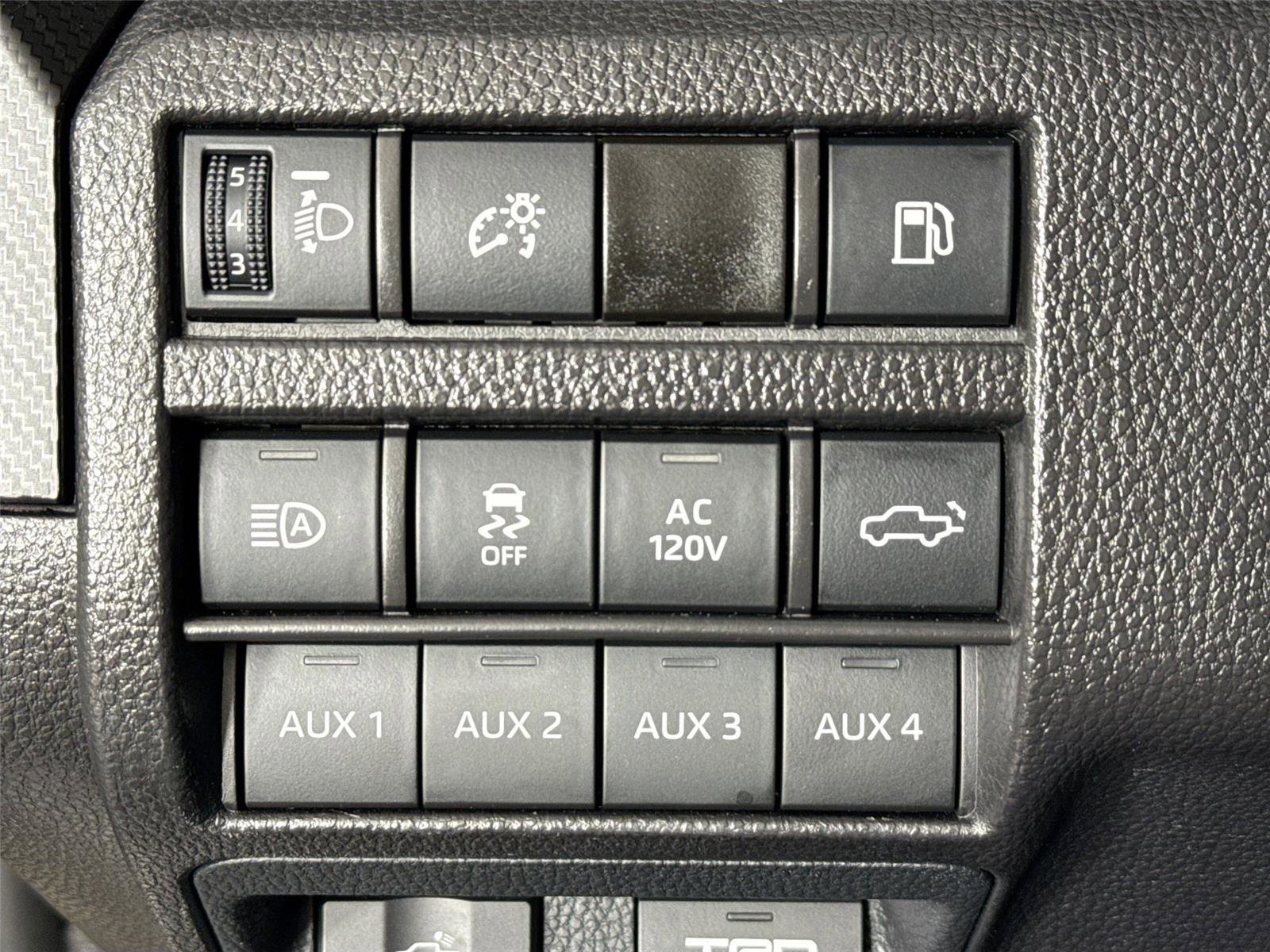 Used 2025 Toyota Tacoma TRD Pro AWD/4WD image 16