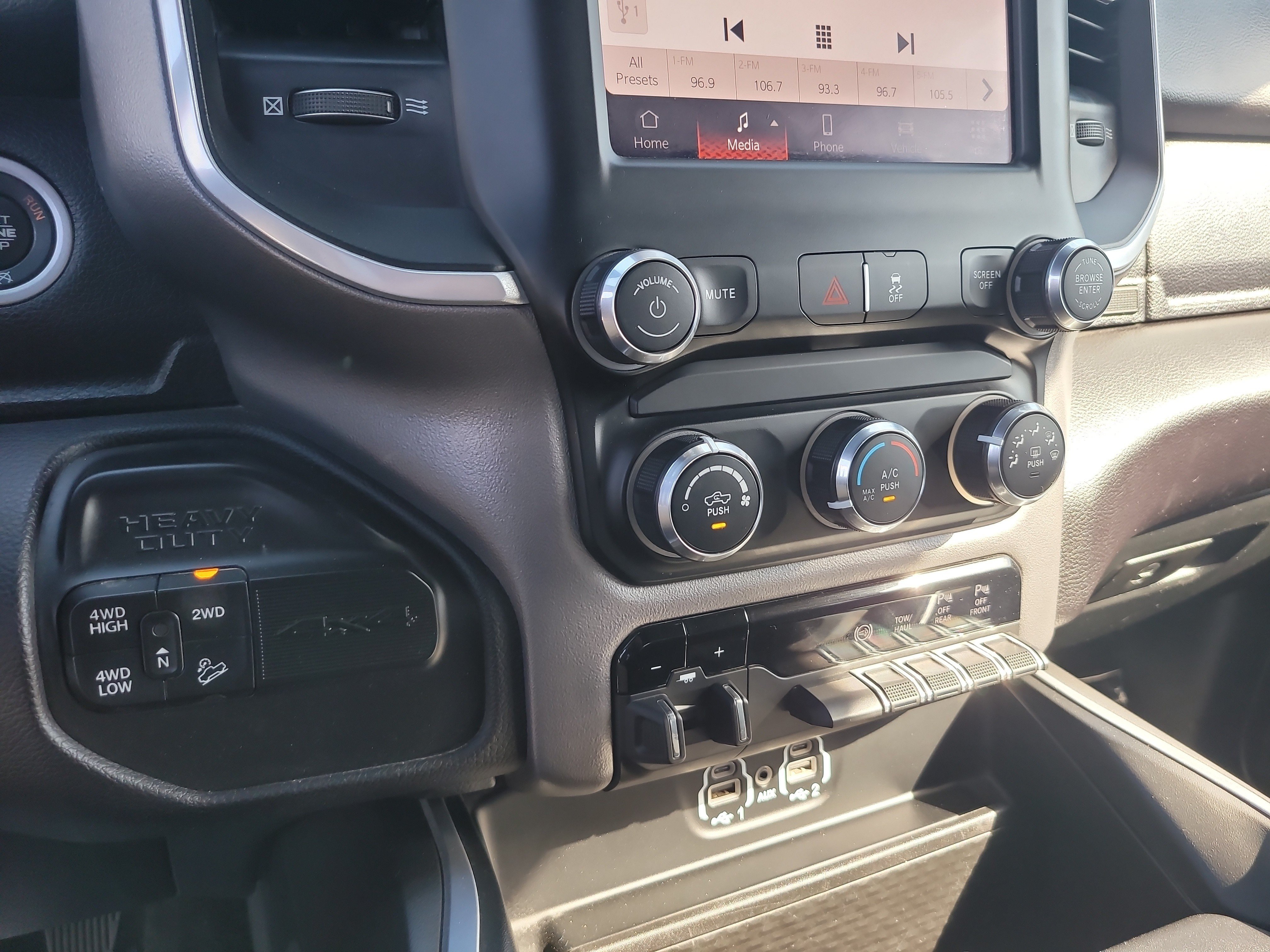 Used 2024 RAM 2500 Big Horn w/ Off Road Package AWD/4WD image 23