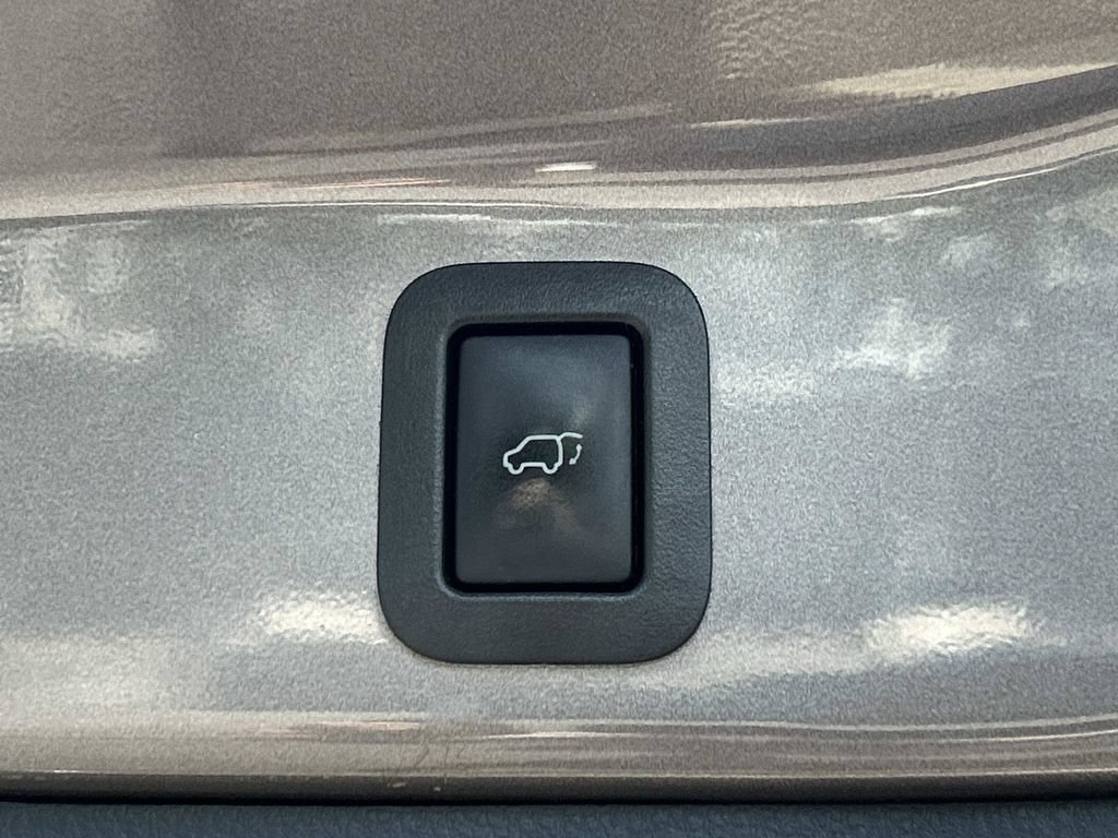 Used 2017 Toyota Highlander SE AWD/4WD image 12