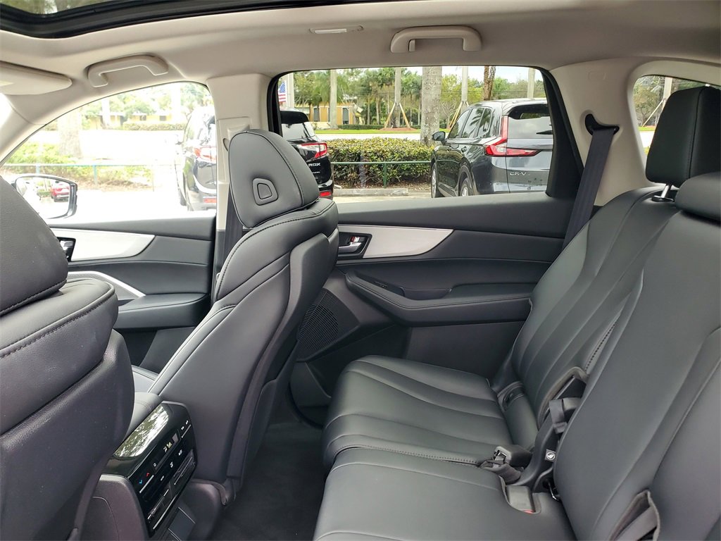 Used 2023 Acura MDX FWD image 12