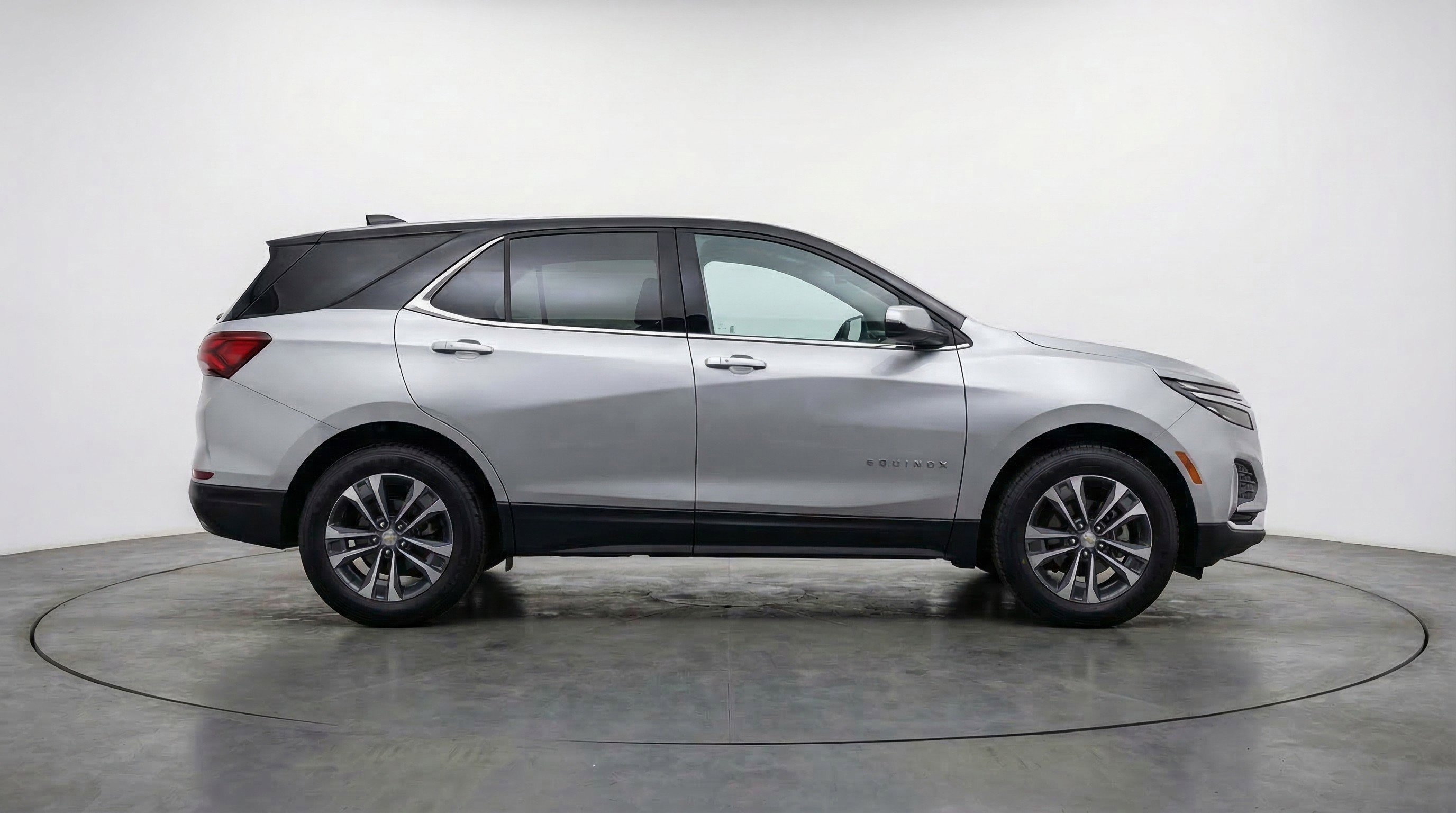 Used 2025 Chevrolet Equinox LT FWD image 11