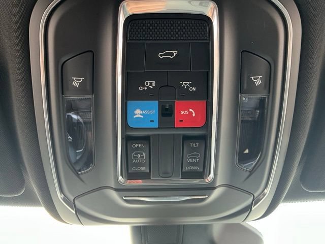Used 2025 Jeep Grand Cherokee Altitude AWD/4WD image 27
