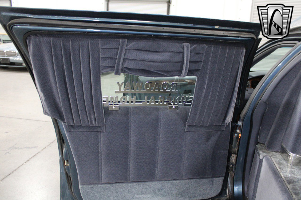 Used 2001 Lincoln Town Car Executive image 17