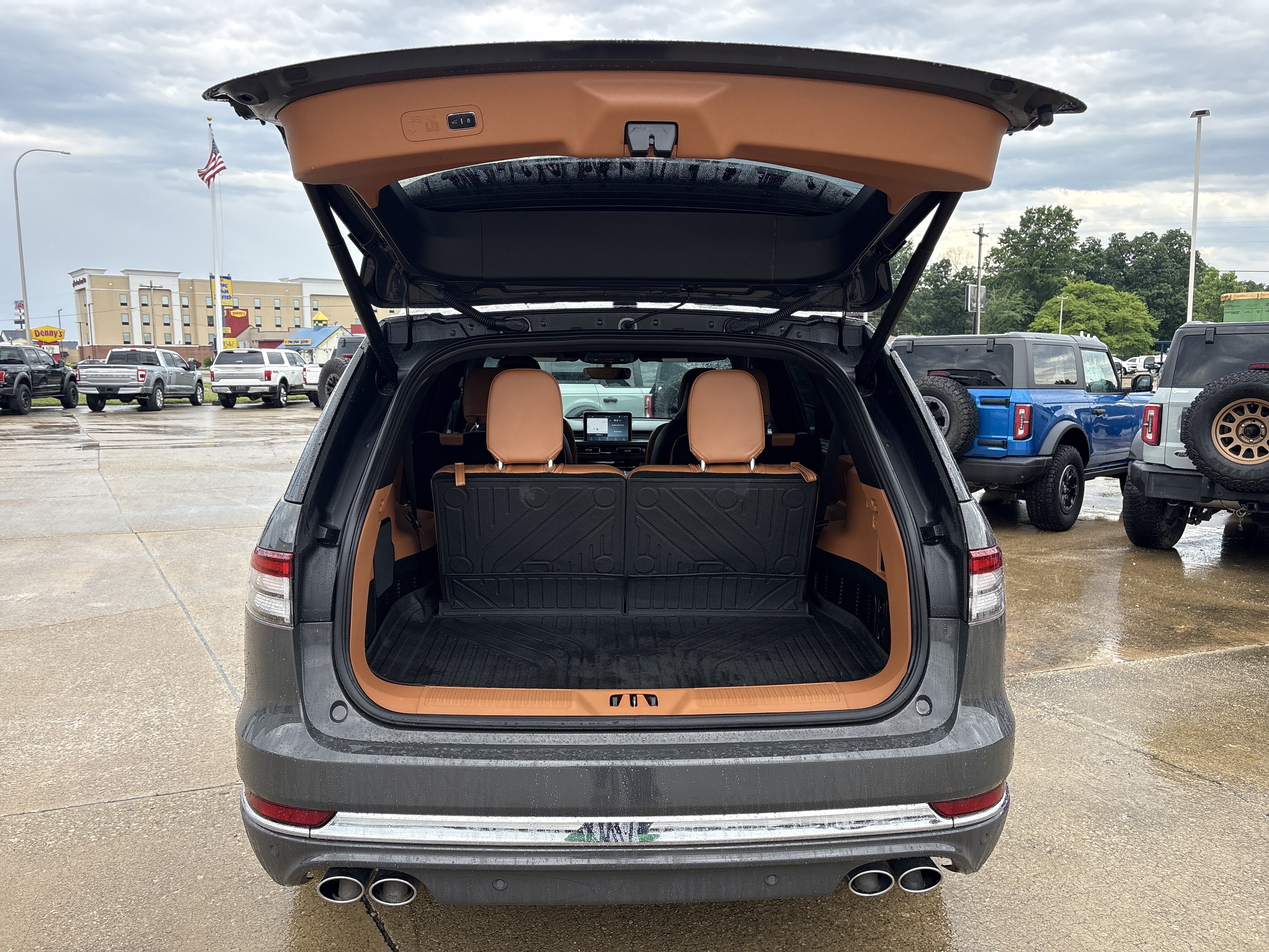 Used 2024 Lincoln Aviator Black Label AWD/4WD image 6