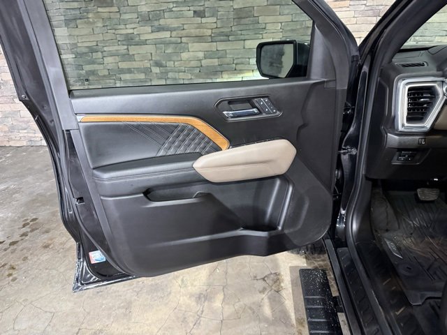 Used 2023 GMC Canyon Denali w/ Denali Black Edition image 9